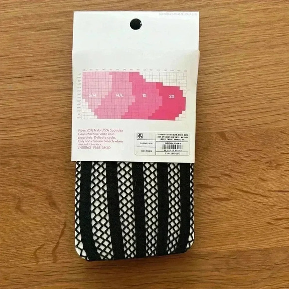 Xhilaration Black Fishnet stripped tights - Size 1x - Picture 2 of 2